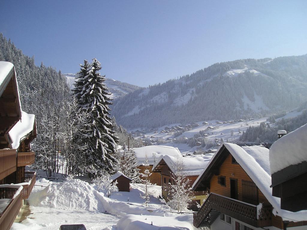 Hotel Les Combelles Châtel Exterior foto