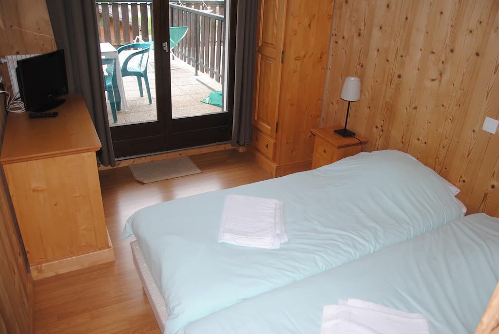 Hotel Les Combelles Châtel Zimmer foto